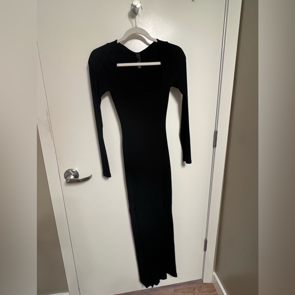 SKIMS soft lounge long sleeve maxi scoop neck dress - Picture 2 of 4